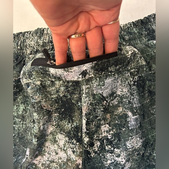 2XU Aero athletic lightweight stretch lined shorts w/front pockets. Sz-S. T14 - Picture 7 of 12